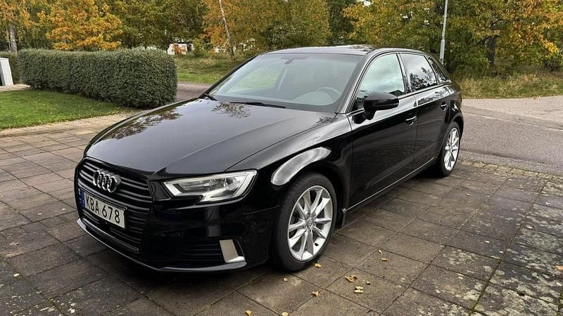 Svart Begagnad 2017 Audi A3 Sportback Sport Halvkombi | 130 000 kr (Marknadspris) - Bild 1/4