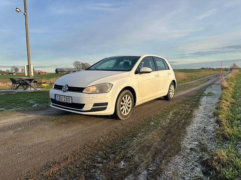 Begagnad 2015 VW Golf VII Halvkombi | 70 000 kr (Superpris) - Bild 1/4