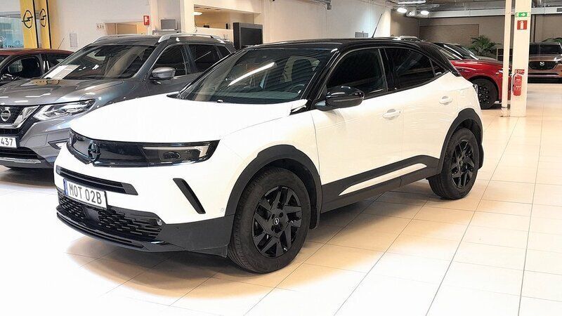 Vit Begagnad 2022 Opel Mokka GS Line SUV | 204 900 kr (Bra pris) - Bild 1/4