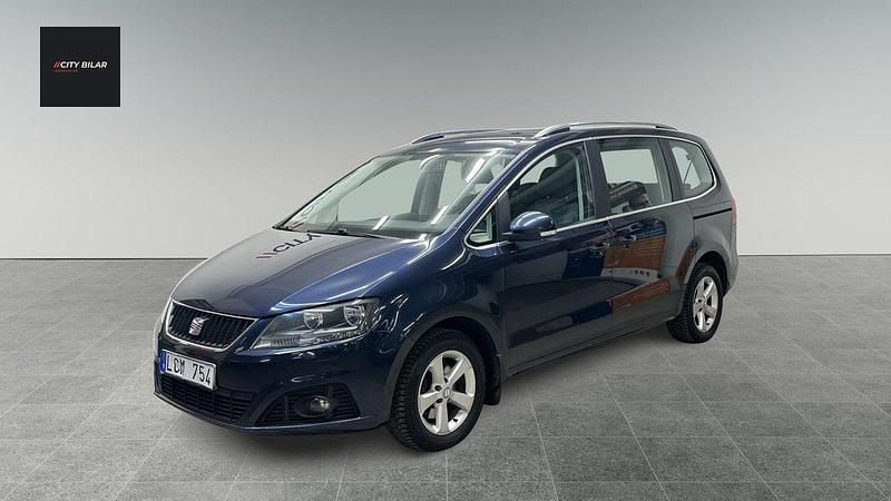 Mörkblå Begagnad 2010 Seat Alhambra Ecomotive Minibuss | 114 900 kr (Marknadspris) - Bild 1/4