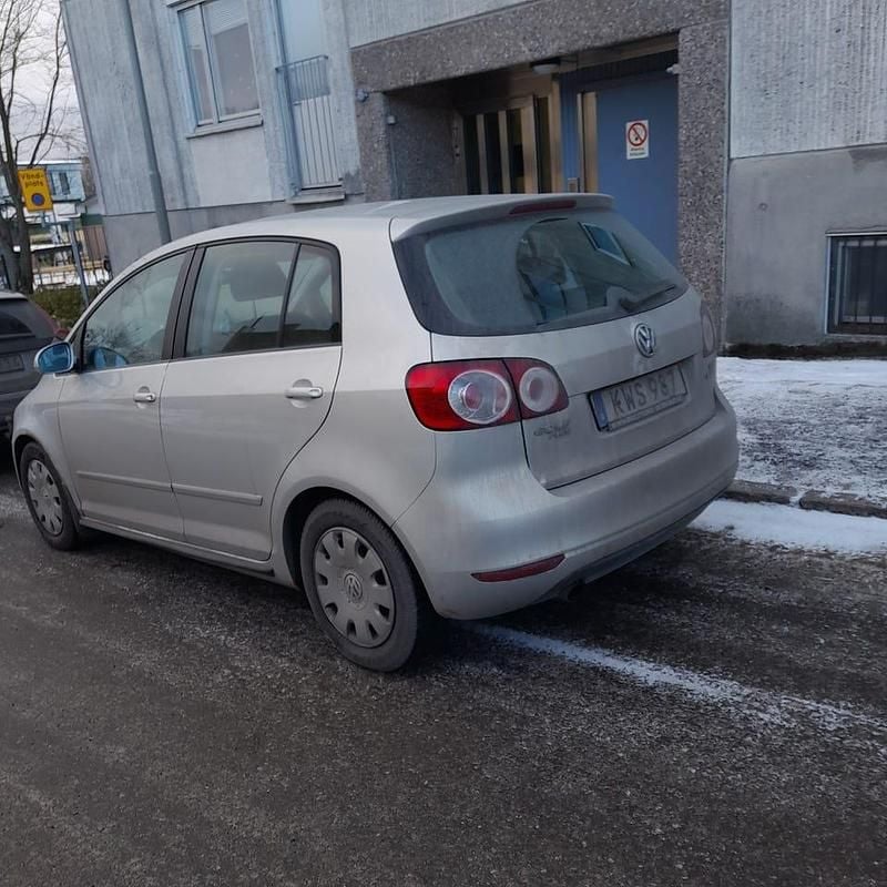 Begagnad VW Golf Plus Cross 105 HK (77 kW) 2011 Minibuss