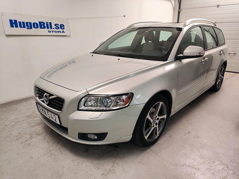 Vit Begagnad 2011 Volvo V50 Momentum Kombi | 79 500 kr (Dyr) - Bild 1/4
