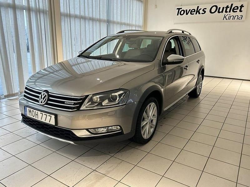 Brun Begagnad 2015 VW Passat Alltrack Kombi | 129 900 kr (Superpris) - Bild 1/4