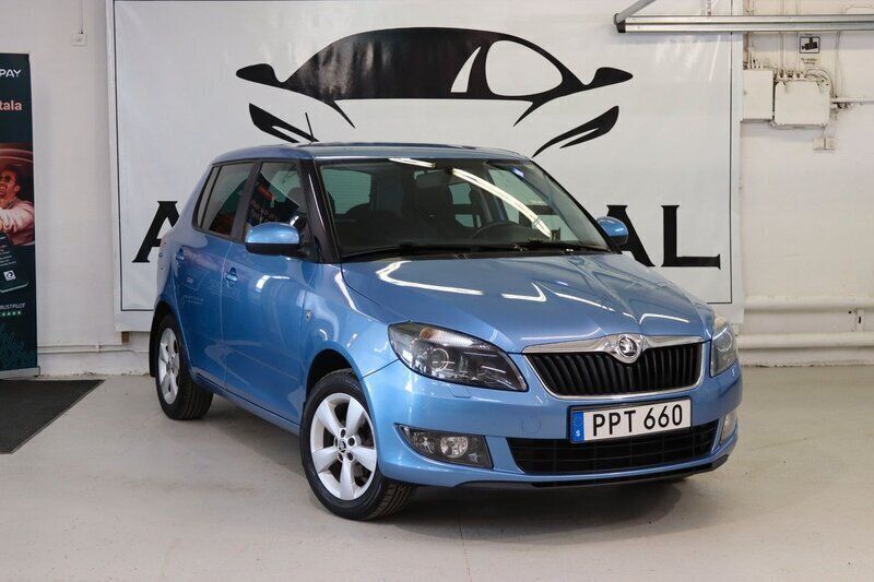 Blå Begagnad 2014 Skoda Fabia Ambiente Halvkombi | 59 900 kr (Marknadspris) - Bild 1/4