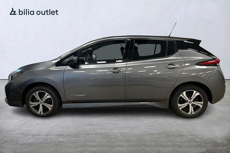 Begagnad Nissan Leaf N-Connecta 110 kW (150 HK) 2018 Grå Halvkombi