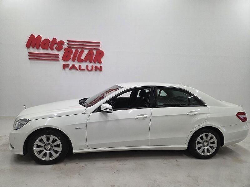 Vit Begagnad 2013 Mercedes E200 Classic Sedan | 109 900 kr (Lite dyr) - Bild 1/4