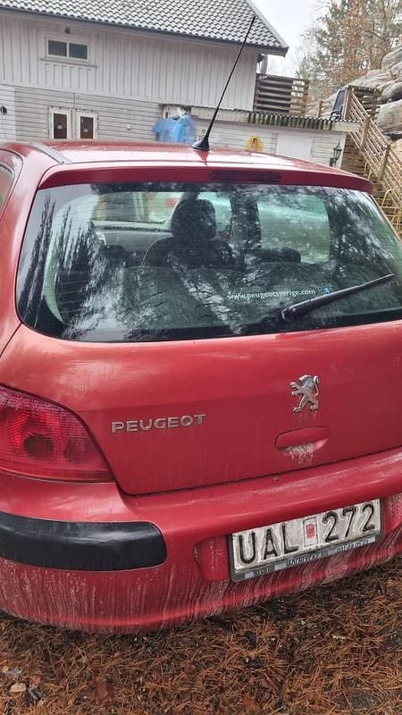 Begagnad 2003 Peugeot 307 Halvkombi | 7 950 kr (Bra pris) - Bild 1/3
