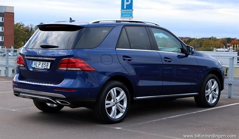 Begagnad Mercedes GLE500 442 HK (325 kW) 2018 Blå samma som bilen SUV