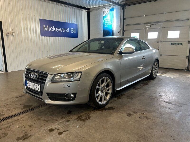 Begagnad Audi A5 Comfort 211 HK (155 kW) 2009 Silver Sportkupé