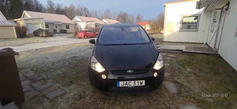 Begagnad Ford S-MAX S 140 HK (102 kW) 2010 Minibuss