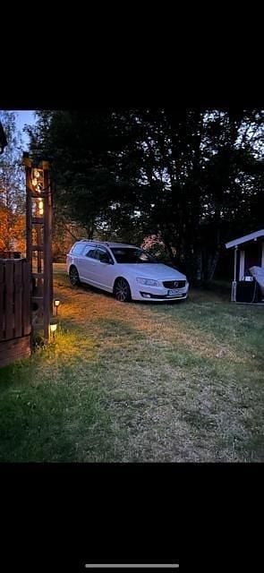 Vit Begagnad 2016 Volvo V70 Standard Kombi | 152 000 kr (Marknadspris) - Bild 1/4