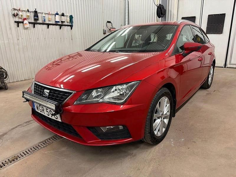 Röd Begagnad 2018 Seat Leon ST Style Kombi | 135 000 kr (Marknadspris) - Bild 1/4