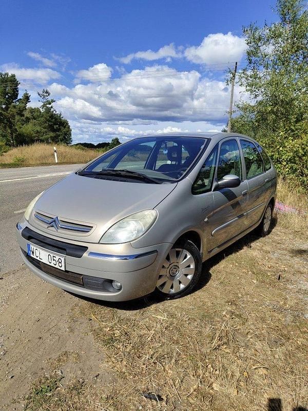 Brun Begagnad 2004 Citroën Xsara Picasso Minibuss | 16 500 kr (Superpris) - Bild 1/4