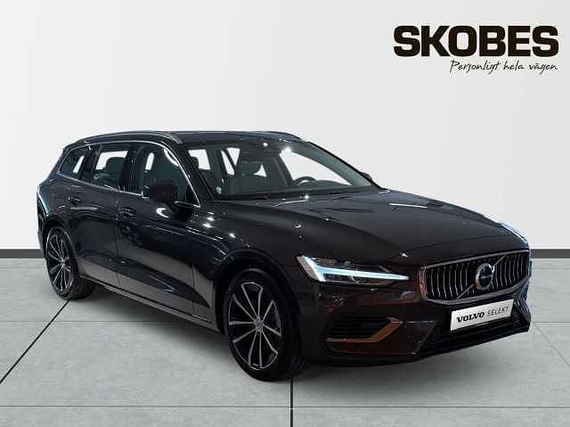 Grå Ny 2025 Volvo V60 Plus Kombi | 526 900 kr (Bra pris) - Bild 1/3