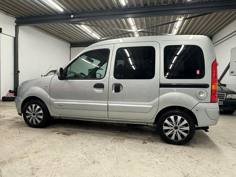 Begagnad Renault Kangoo 95 HK (69 kW) 2008 Grå Minibuss
