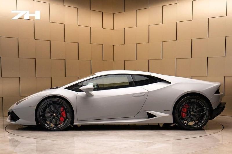 Begagnad Lamborghini Huracán 611 HK (449 kW) 2015 Vit Sportkupé