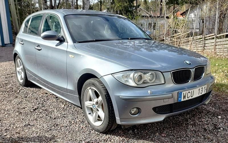 Blå Begagnad 2005 BMW 120 Advantage Halvkombi | 39 000 kr (Bra pris) - Bild 1/4