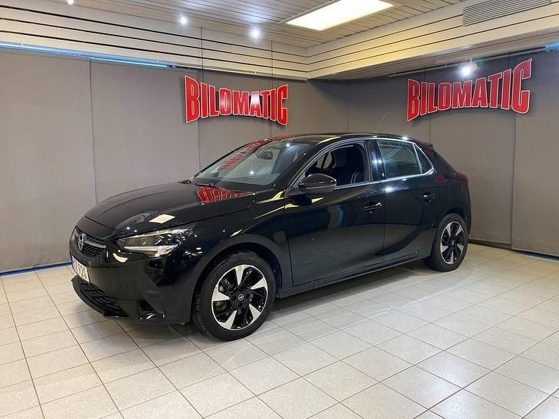 Svart Begagnad 2022 Opel Corsa-e Halvkombi | 179 000 kr (Marknadspris) - Bild 1/4