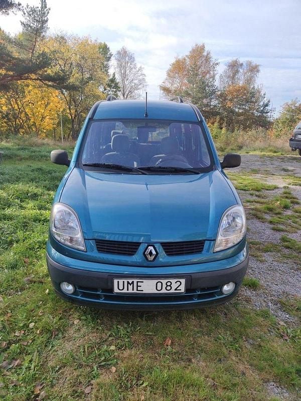 Blå Begagnad 2004 Renault Kangoo Privilege Minibuss | 38 999 kr - Bild 1/3