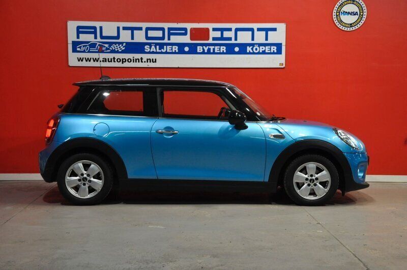 Blå Begagnad 2019 Mini Cooper Pepper Halvkombi | 127 800 kr (Marknadspris) - Bild 1/4