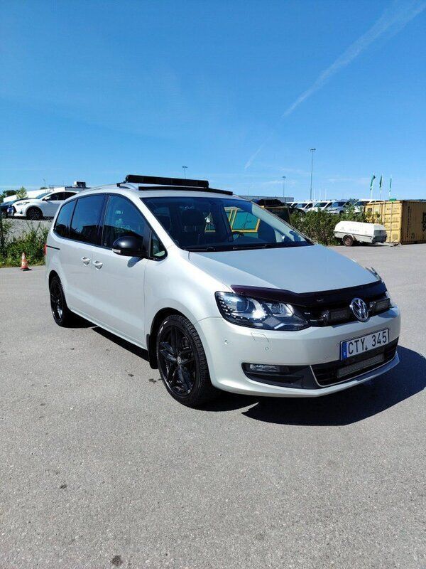 Silver Begagnad 2013 VW Sharan Minibuss | 109 000 kr (Dyr) - Bild 1/4