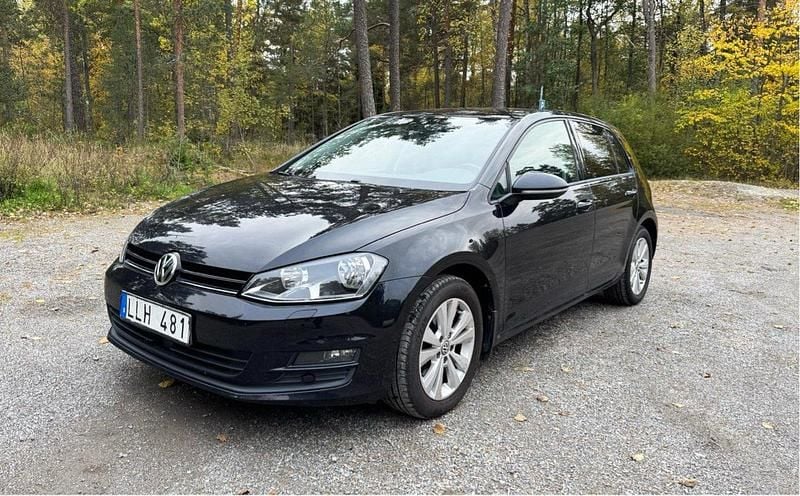 Svart Begagnad 2014 VW Golf VII Halvkombi | 62 000 kr (Bra pris) - Bild 1/4