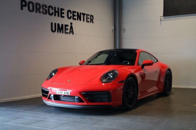 Röd Begagnad 2023 Porsche 911 Carrera 4 GTS Sportkupé | 1 795 000 kr (Lite dyr) - Bild 1/4