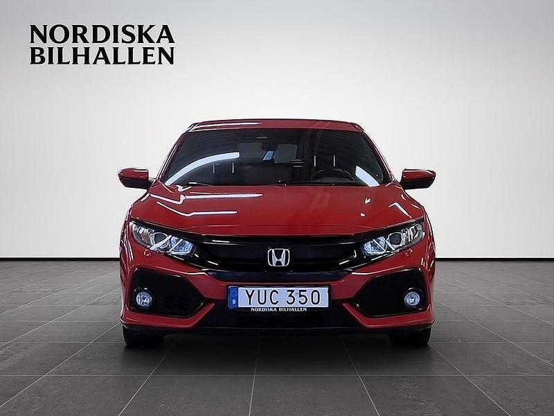 Begagnad Honda Civic Elegance 129 HK (94 kW) 2017 Röd Halvkombi