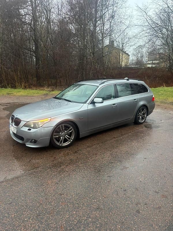 Begagnad 2005 BMW 523 Kombi | 40 000 kr (Bra pris) - Bild 1/4