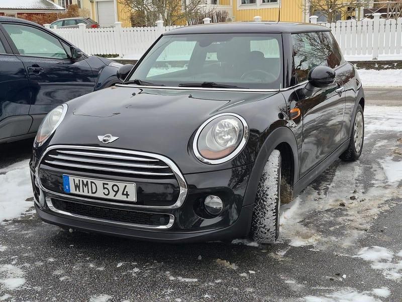 Begagnad Mini Cooper 136 HK (100 kW) 2015 Safirsvart metallic Halvkombi