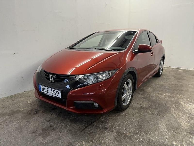Röd Begagnad 2014 Honda Civic Halvkombi | 134 900 kr (Marknadspris) - Bild 1/4