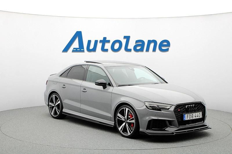Grå Begagnad 2017 Audi RS3 Sedan | 479 900 kr (Lite dyr) - Bild 1/3