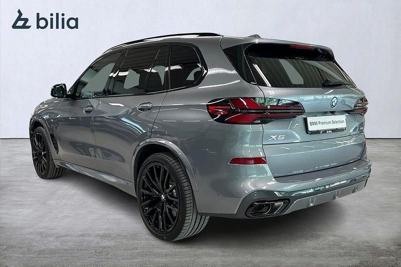 Begagnad BMW X5 M Sport 490 HK (360 kW) 2025 Skyscraper grey metallic SUV