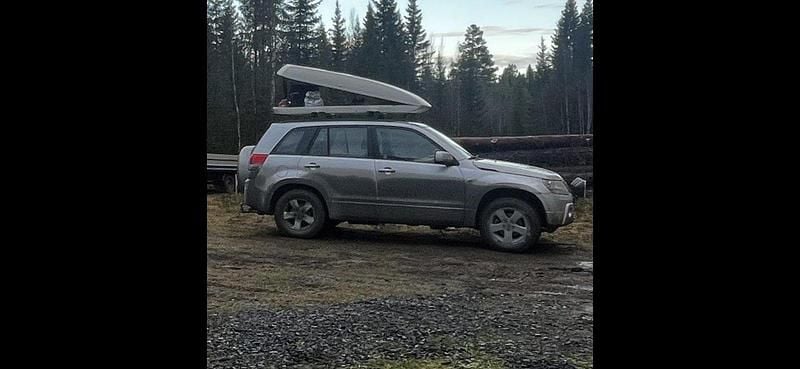 Silver Begagnad 2006 Suzuki Grand Vitara SUV | 43 000 kr (Marknadspris) - Bild 1/1