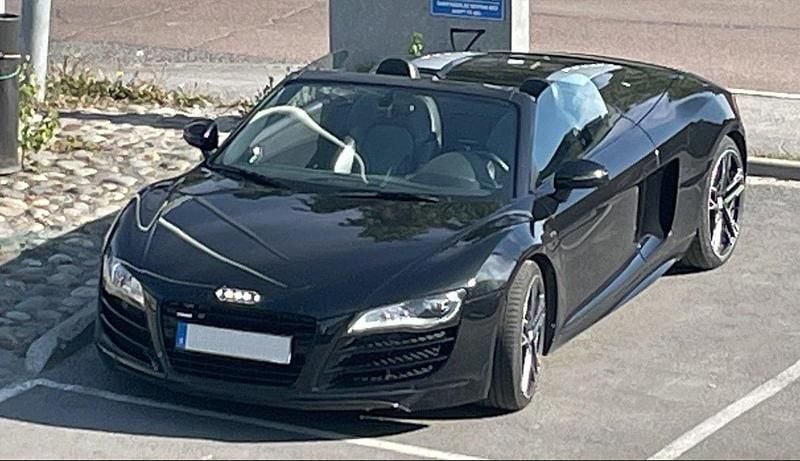 Svart Begagnad 2011 Audi R8 Spyder Cab | 700 000 kr - Bild 1/2