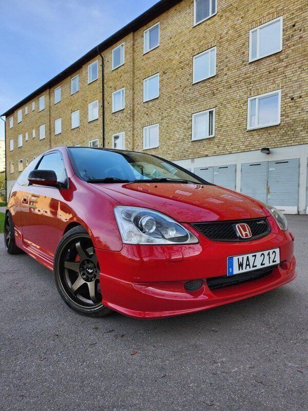 Röd Begagnad 2004 Honda Civic Type R Halvkombi | 80 000 kr (Superpris) - Bild 1/4