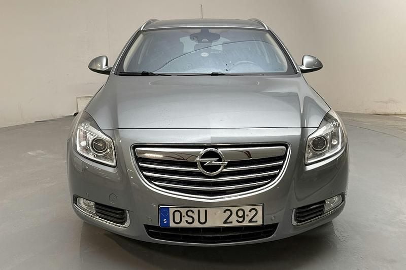 Begagnad Opel Insignia 160 HK (117 kW) 2012 Grå Kombi