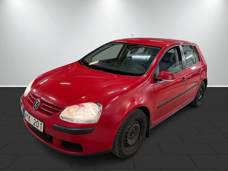 Begagnad VW Golf IV Trendline 102 HK (75 kW) 2006 Röd Halvkombi