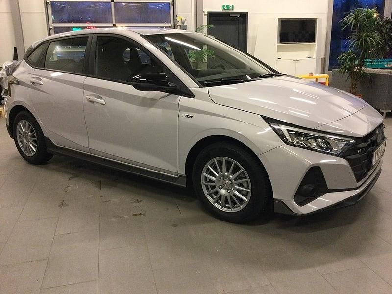 Begagnad Hyundai i20 N Line 101 HK (74 kW) 2024 Grå Halvkombi