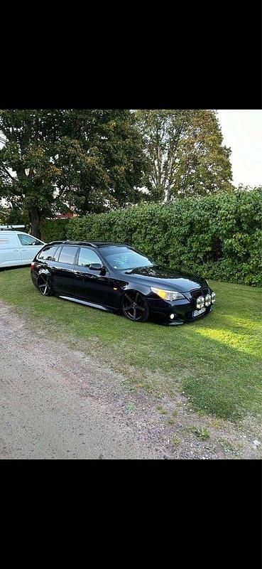 Svart Begagnad 2007 BMW 530 M Sport Kombi | 95 000 kr (Dyr) - Bild 1/4