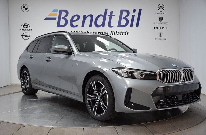 Grå Ny 2024 BMW 330e Shadowline Kombi | 629 500 kr (Marknadspris) - Bild 1/3