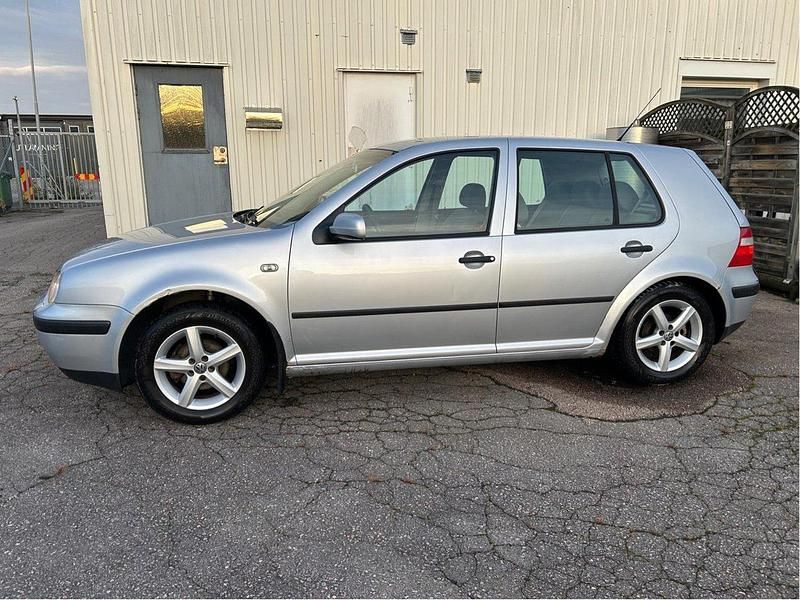 Silver Begagnad 2004 VW Golf IV Halvkombi | 10 950 kr (Bra pris) - Bild 1/2