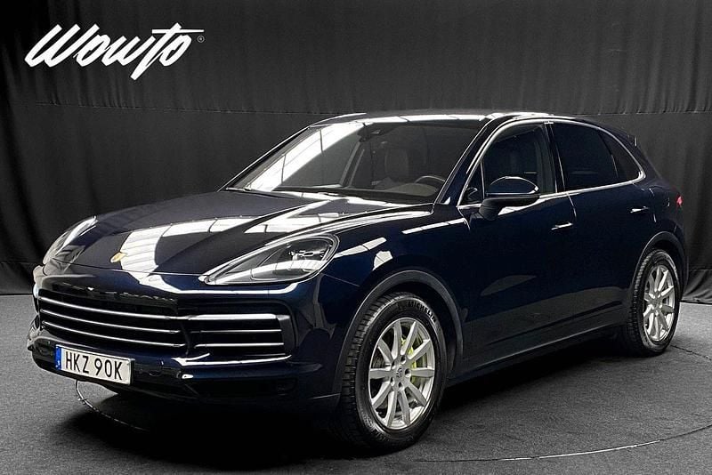 Ljusblå (moonlight blue metallic) Begagnad 2020 Porsche Cayenne SUV | 659 800 kr (Bra pris) - Bild 1/3