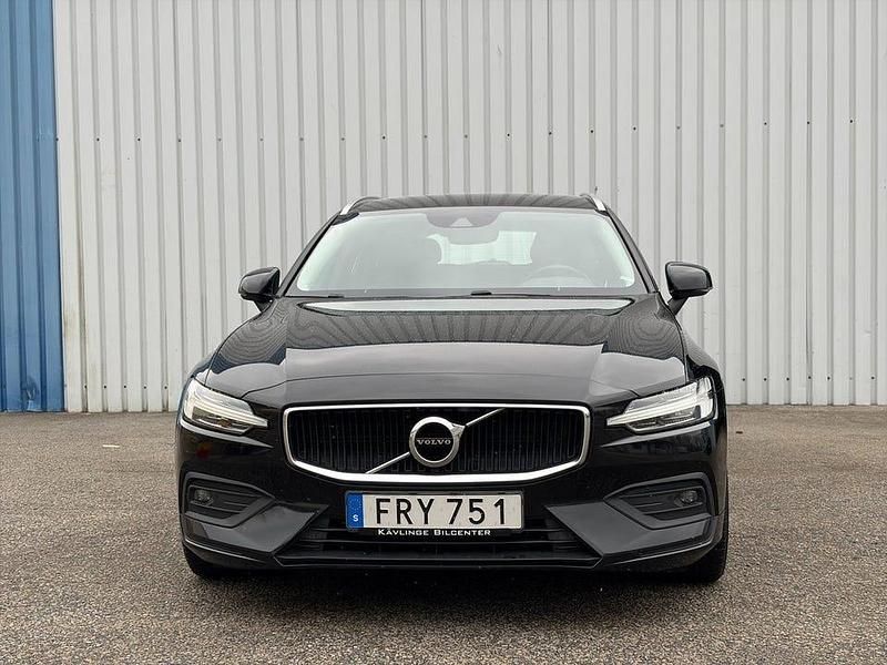 Begagnad Volvo V60 Momentum 200 HK (147 kW) 2019 Svart Kombi