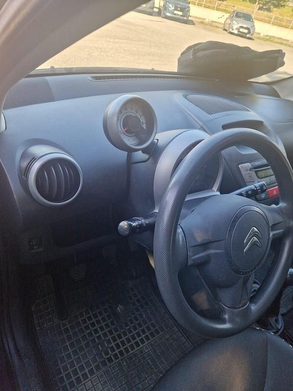 Svart Begagnad 2013 Citroën C1 Halvkombi | 37 500 kr (Marknadspris) - Bild 1/4