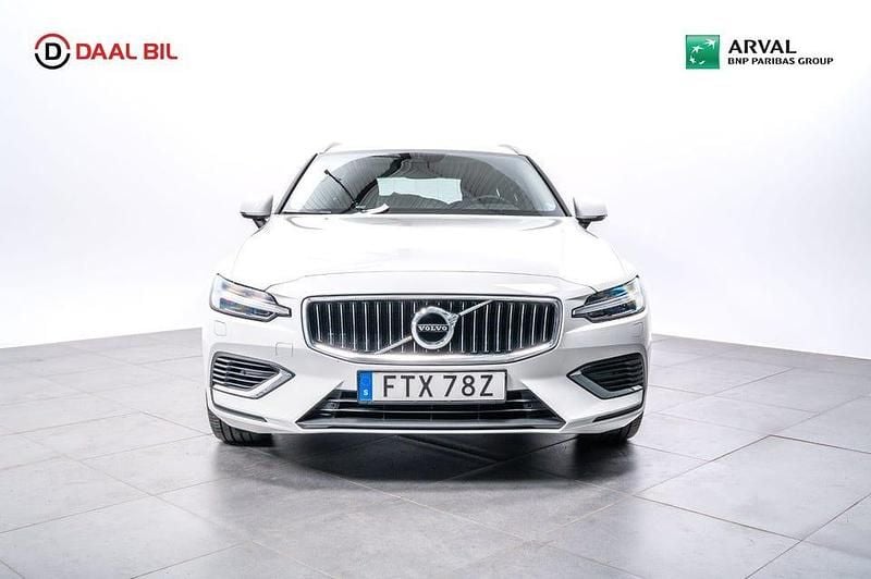 Begagnad Volvo V60 Inscription 351 HK (258 kW) 2022 Vit Kombi