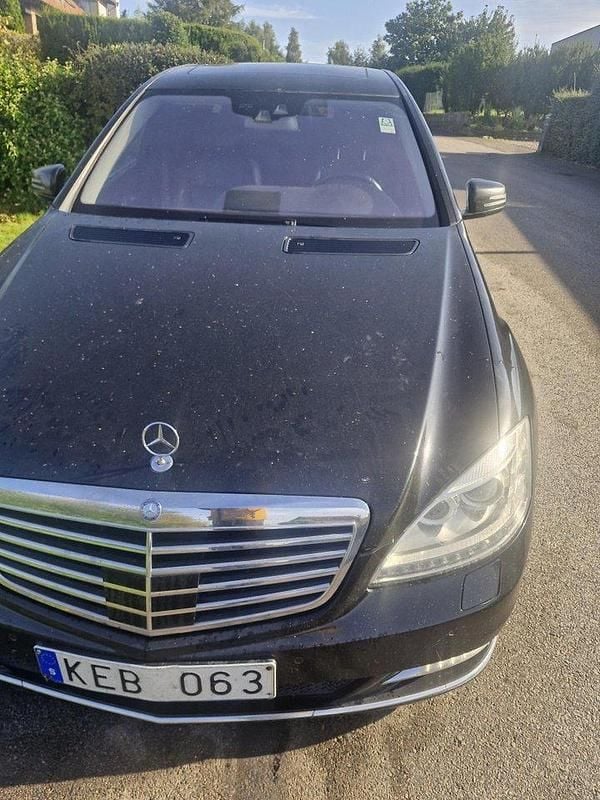Svart Begagnad 2010 Mercedes S350 Sedan | 50 000 kr - Bild 1/4