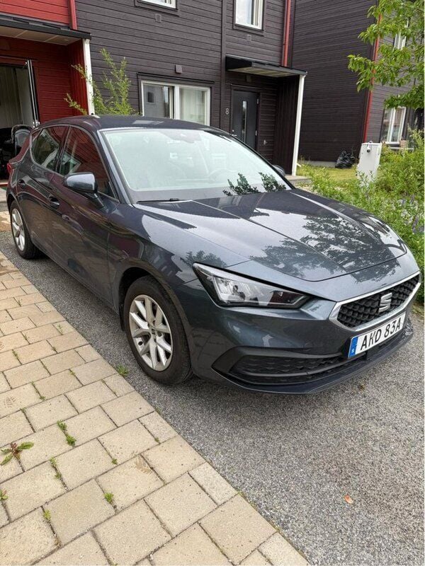 Grå Begagnad 2021 Seat Leon Style Halvkombi | 170 000 kr (Superpris) - Bild 1/4