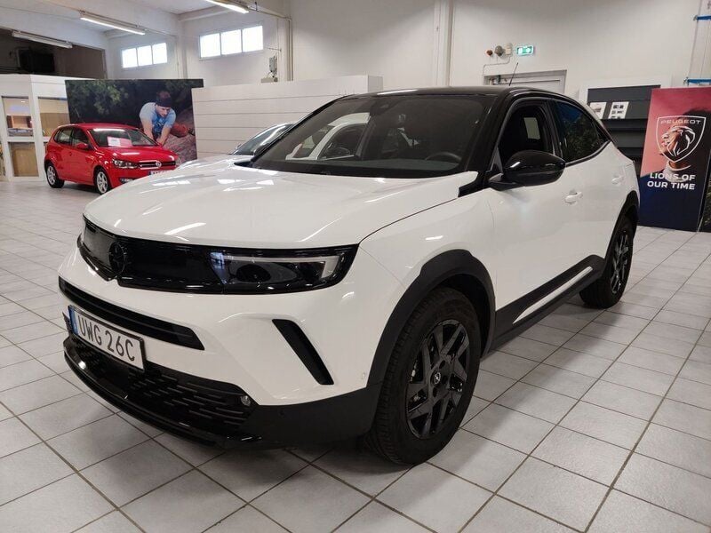 Vit Begagnad 2023 Opel Mokka-e SUV | 289 500 kr (Dyr) - Bild 1/4