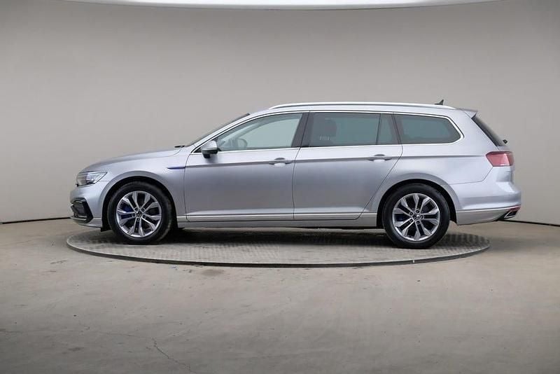 Begagnad VW Passat Executive 218 HK (160 kW) 2021 Pyrit silver metallic (silver metallisk) Kombi